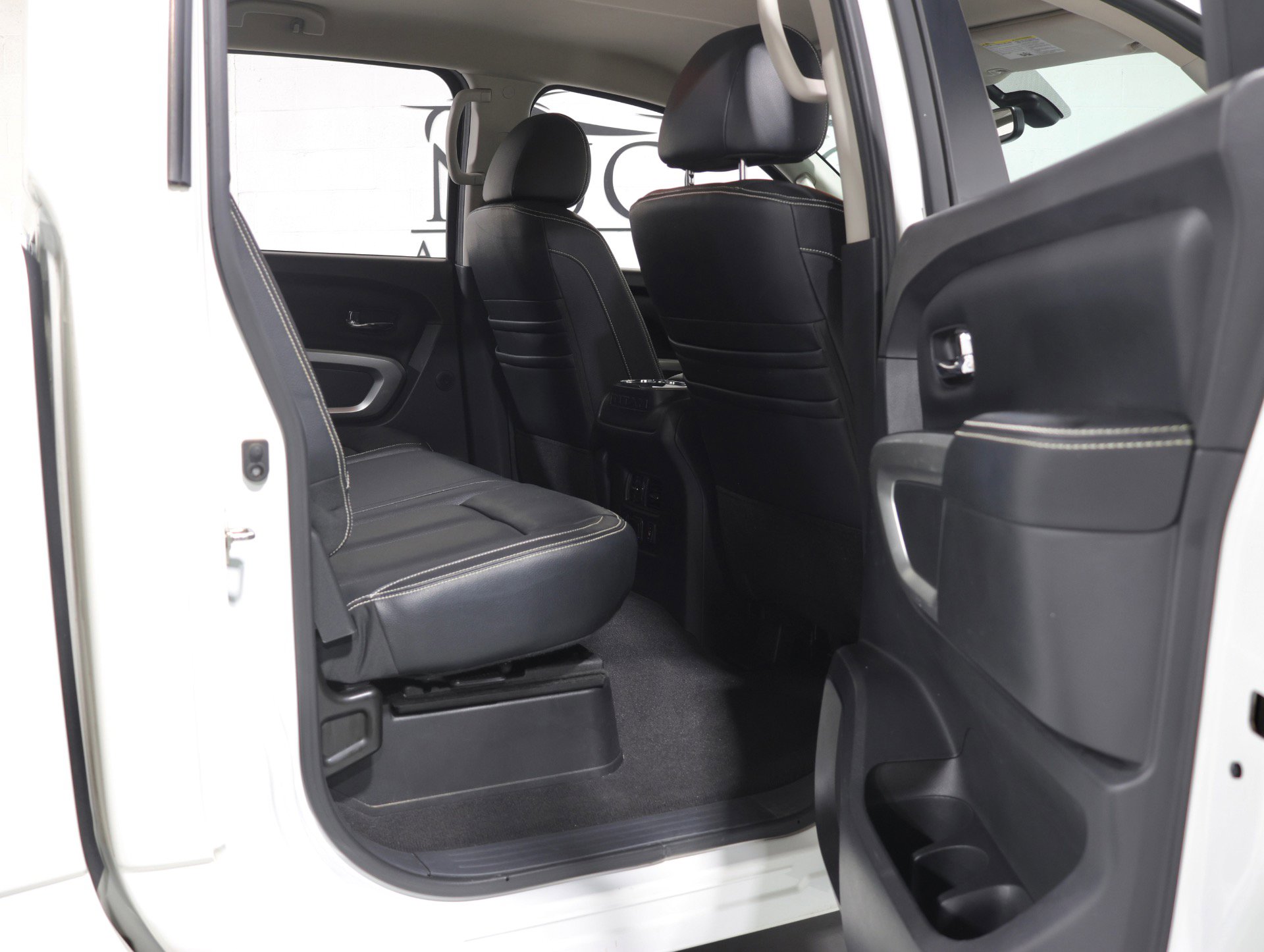 Used 2017 Nissan Titan PRO-4X w/ Pro-4x Convenience Package image 45