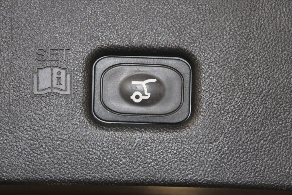 Used 2021 Lincoln Nautilus Reserve w/ Equipment Group 201A image 17