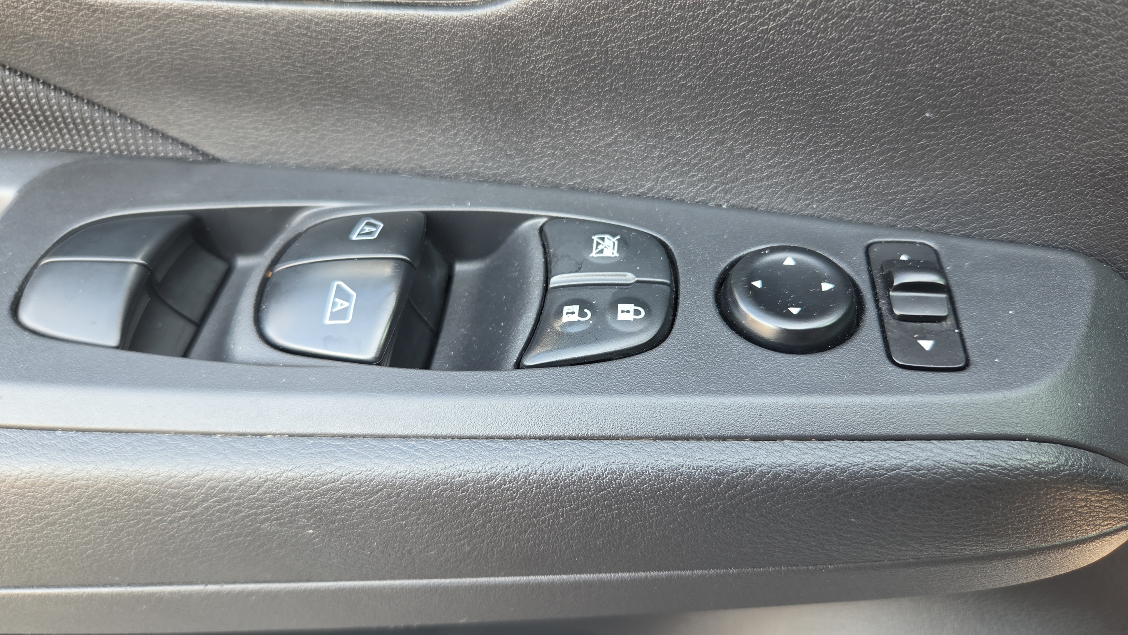 Used 2023 Nissan Kicks SV FWD image 28