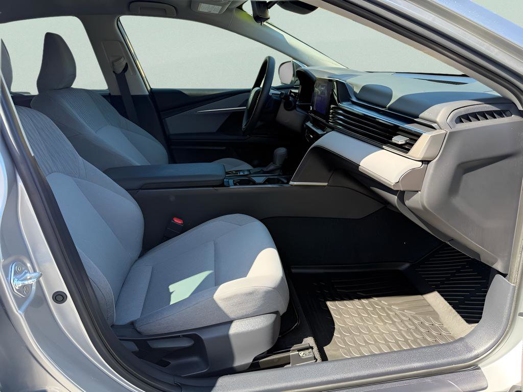 Used 2025 Toyota Camry LE image 12