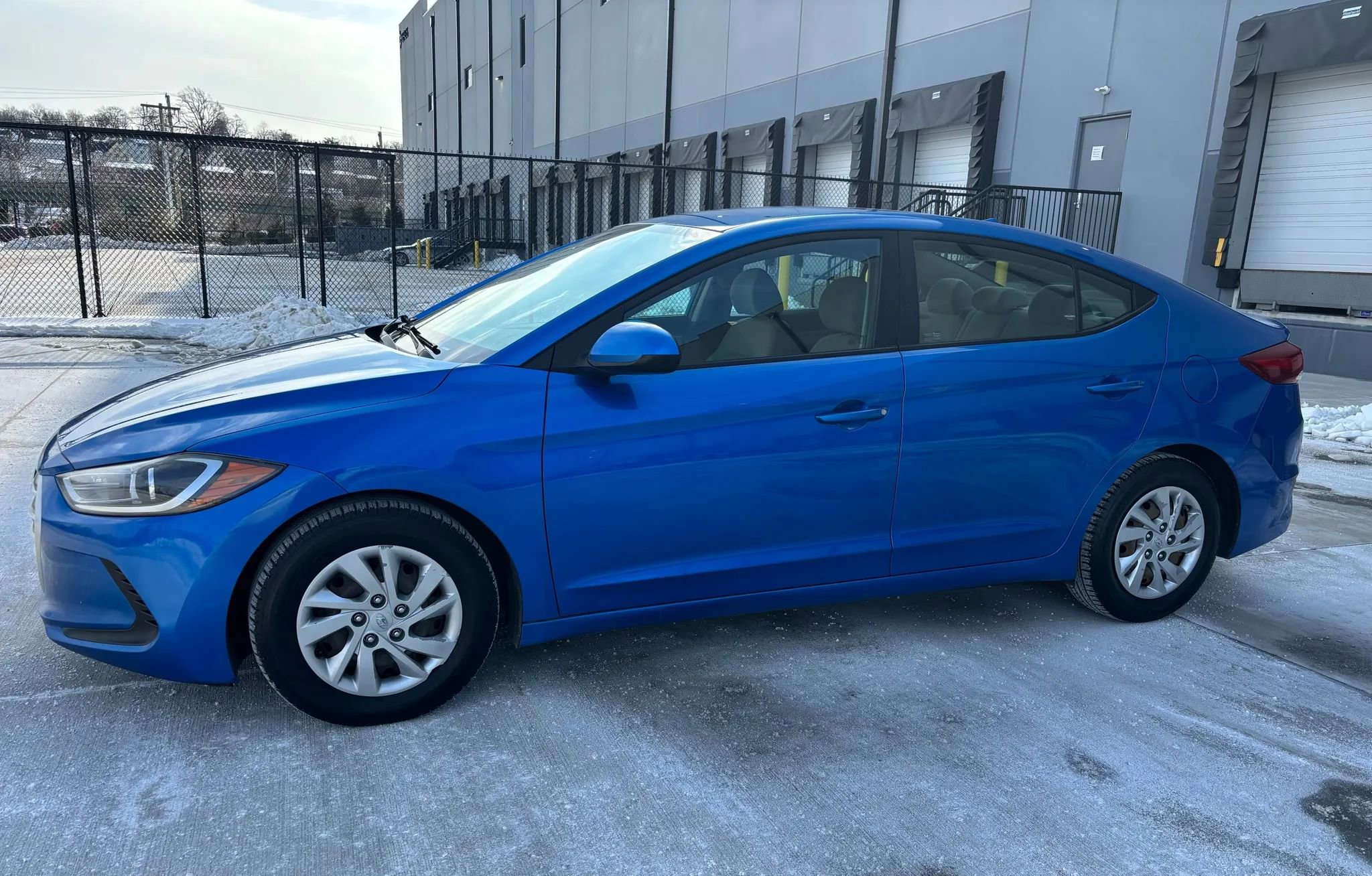 Used 2017 Hyundai Elantra SE image 3