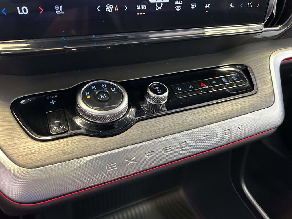 Used 2025 Ford Expedition Platinum AWD/4WD image 26