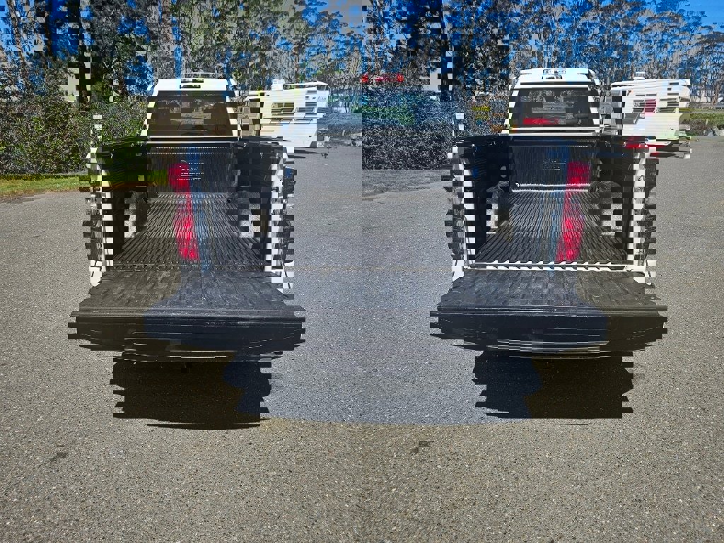 Used 2025 Chevrolet Silverado 1500 W/T image 5