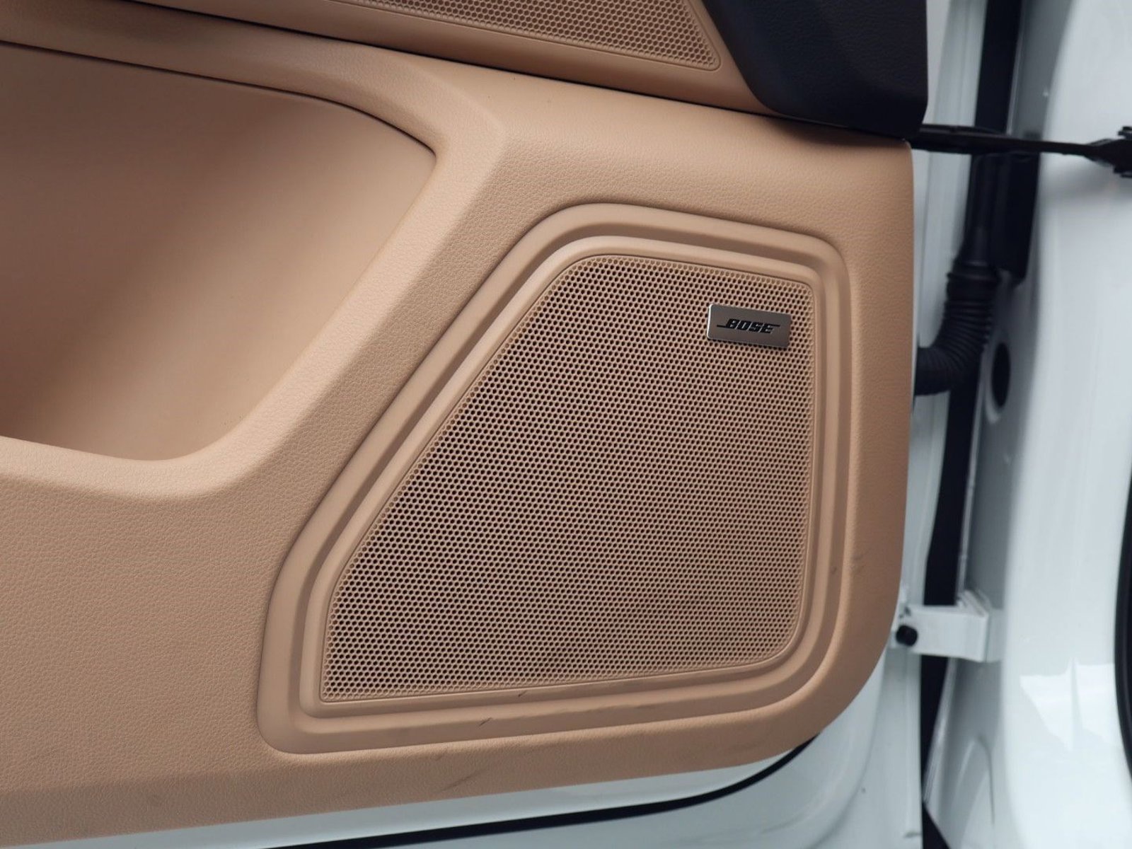 Certified 2025 Porsche Macan image 13