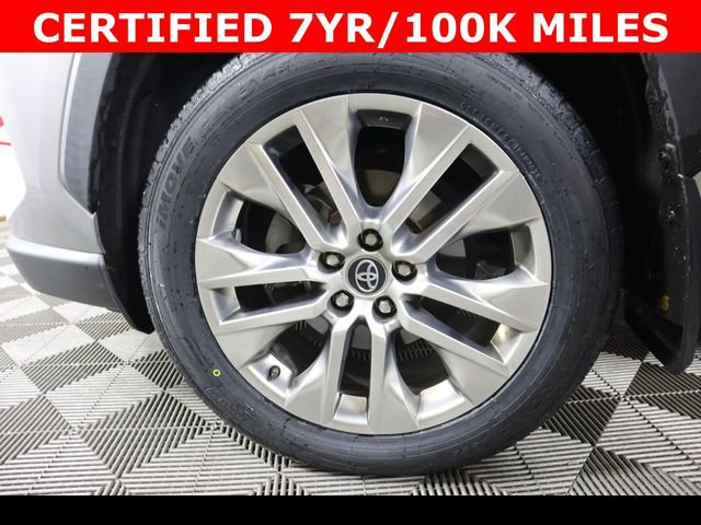 Used 2020 Toyota RAV4 XLE Premium image 31