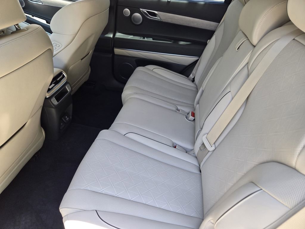 Used 2025 Genesis GV80 3.5T Advanced AWD/4WD image 40