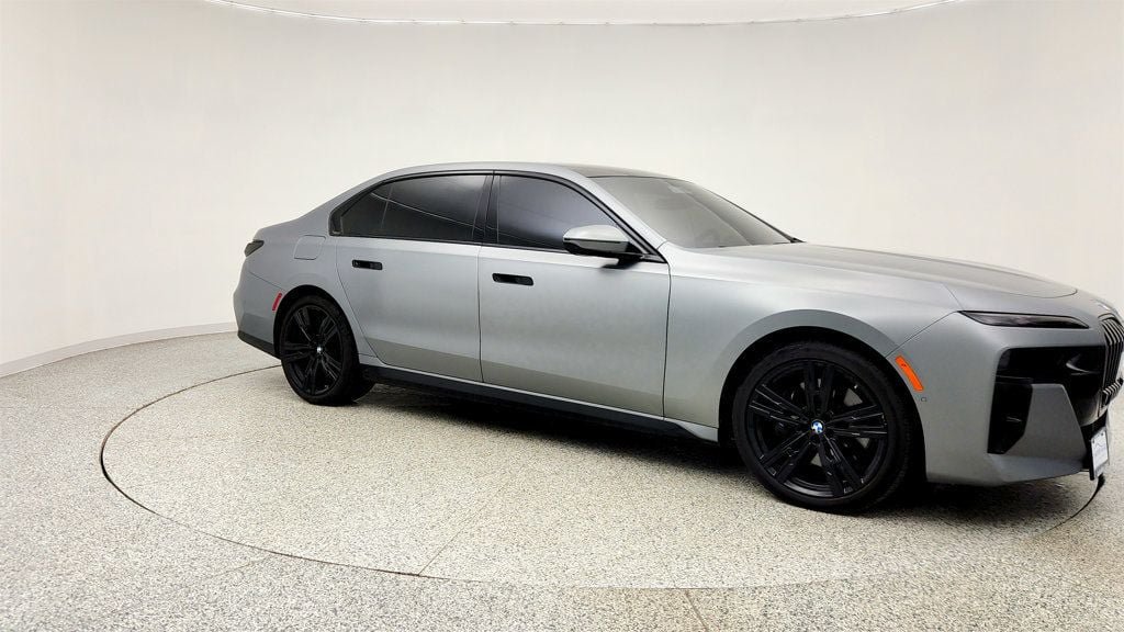 Used 2023 BMW 760i xDrive w/ Executive Package AWD/4WD image 3