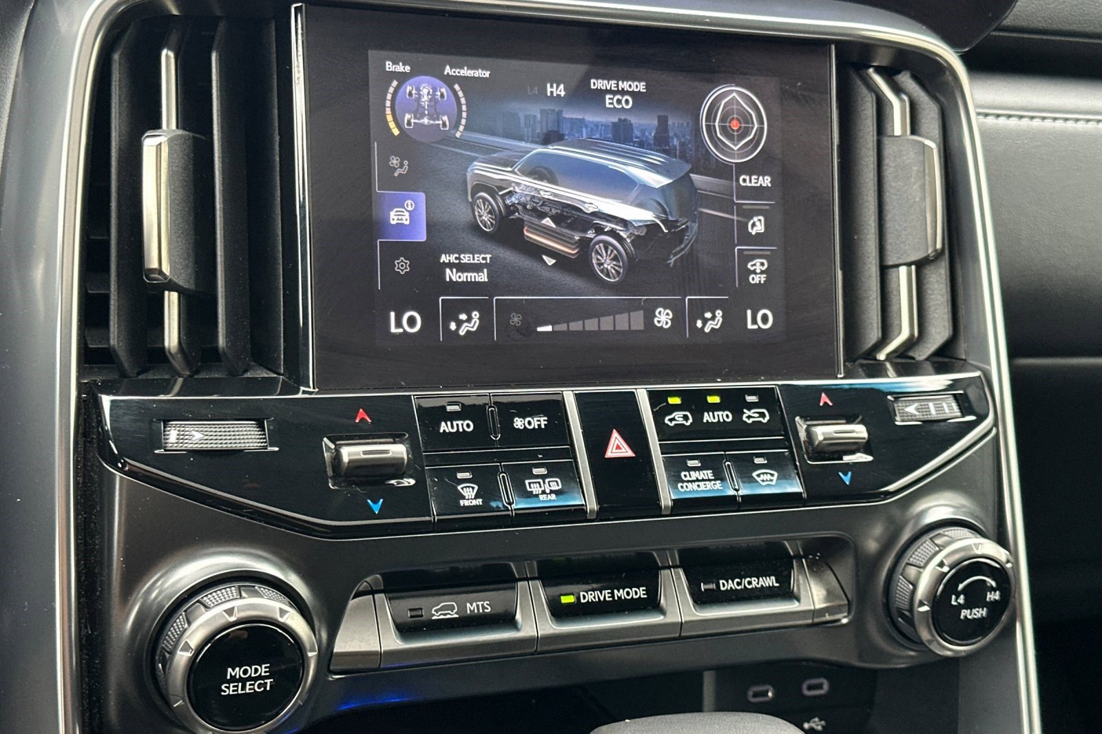 Certified 2025 Lexus LX 600 4WD w/ Appearance Package image 27