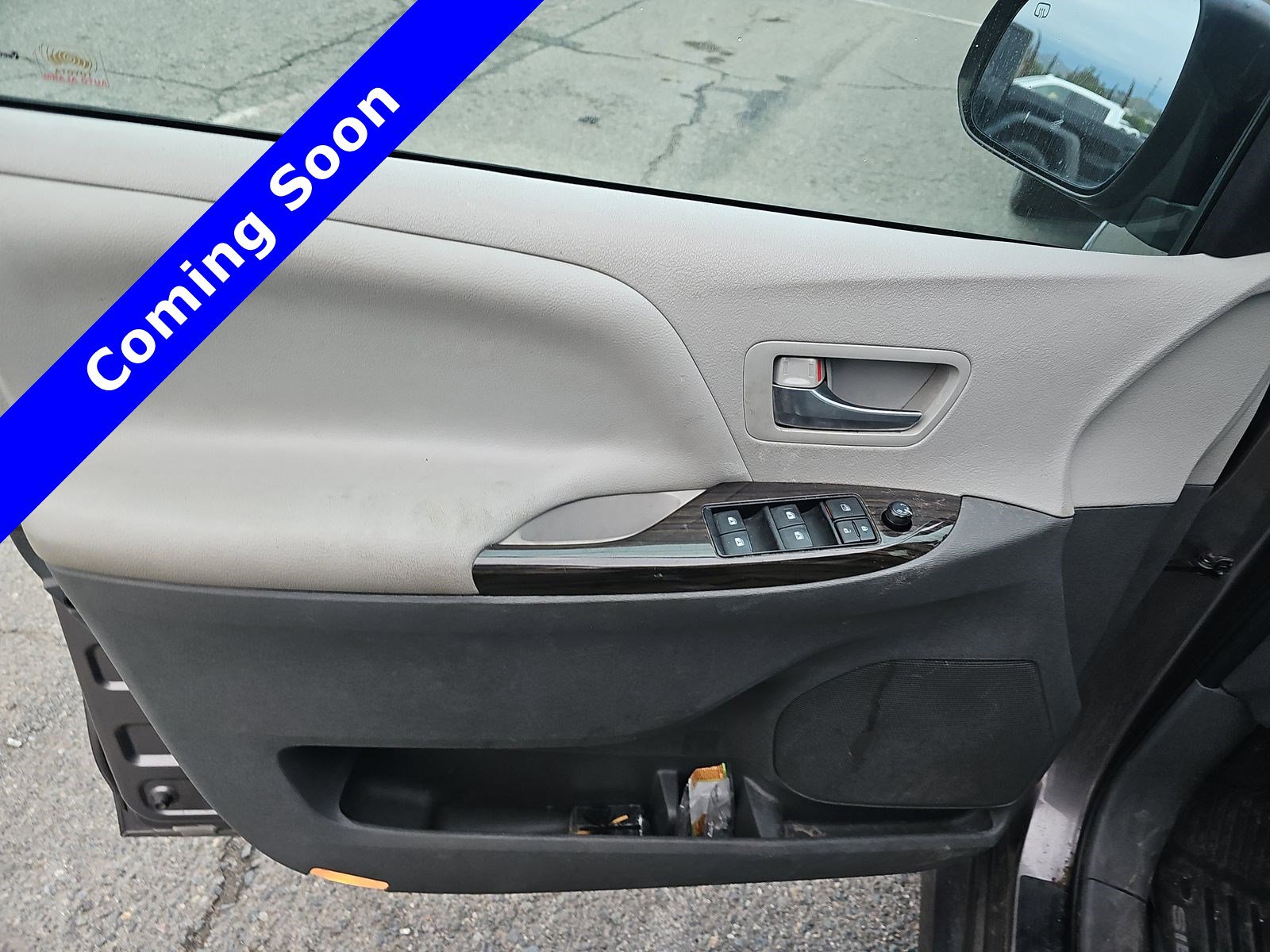 Used 2020 Toyota Sienna XLE w/ XLE Navigation Package image 9
