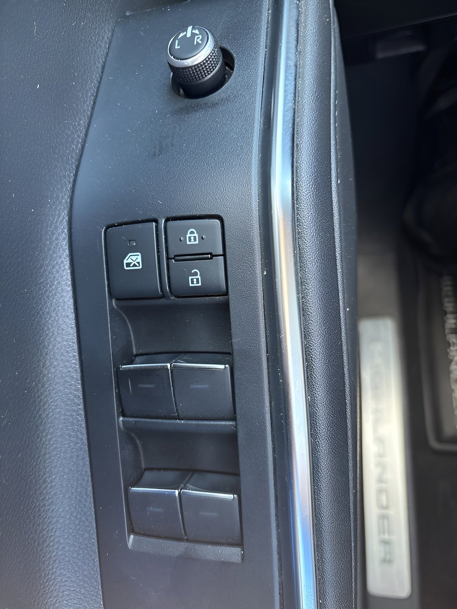 Used 2020 Toyota Highlander Limited AWD/4WD image 28