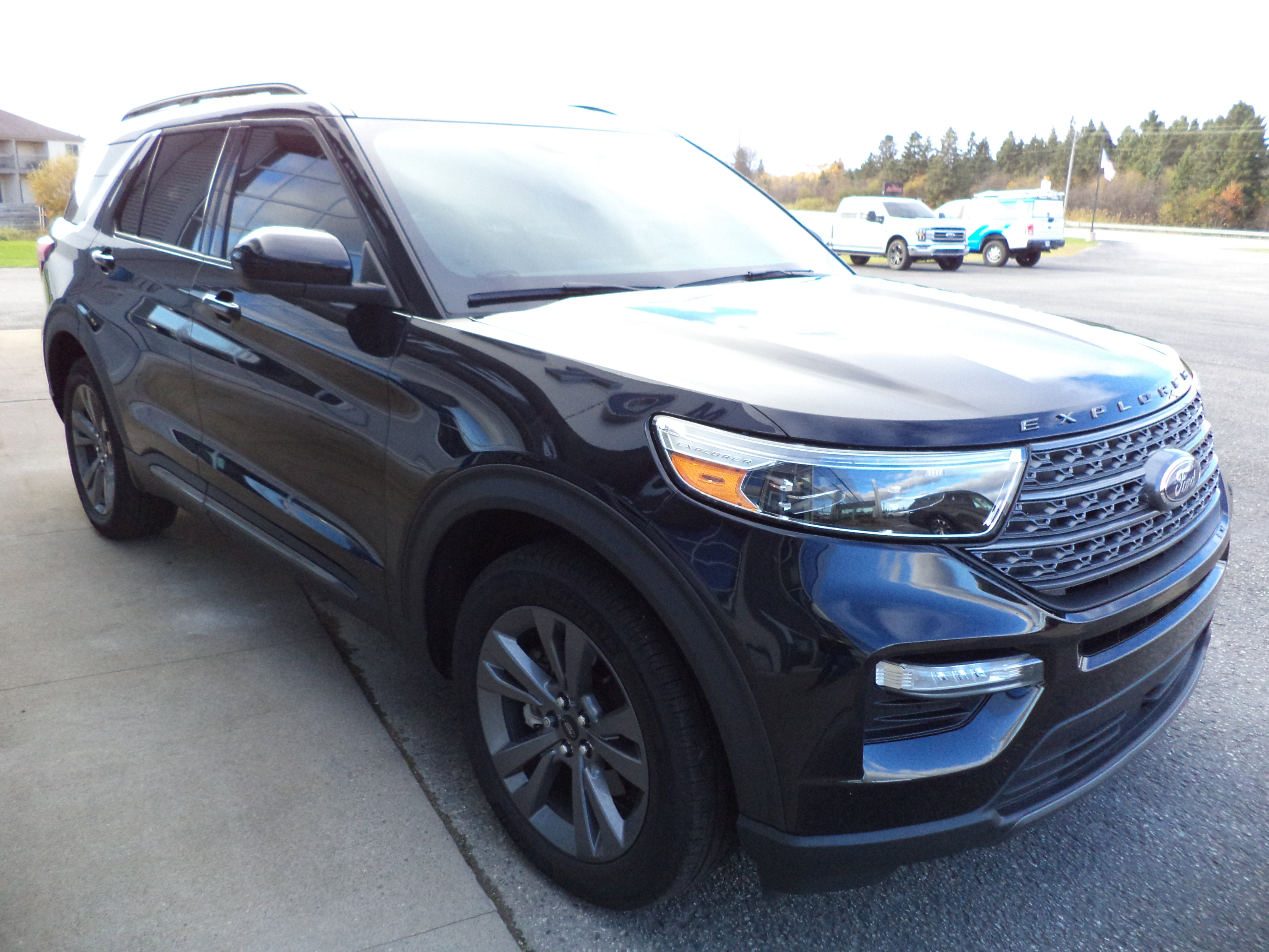 Used 2023 Ford Explorer XLT w/ Equipment Group 202A image 9