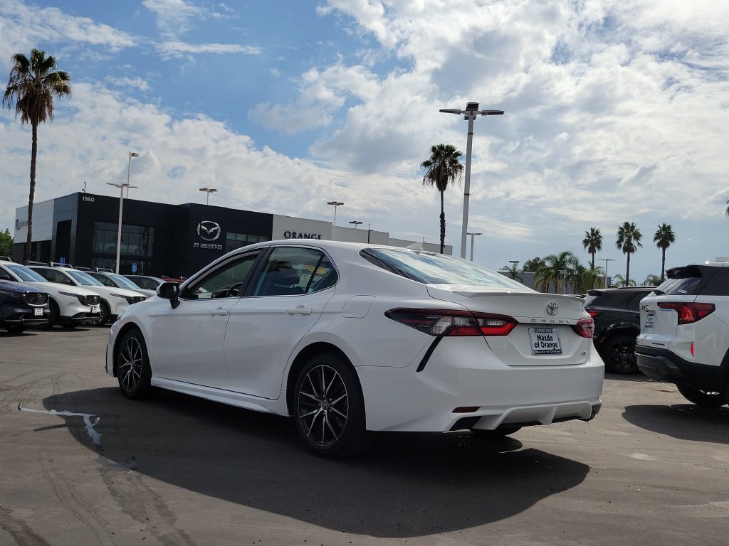 Used 2024 Toyota Camry SE FWD image 2