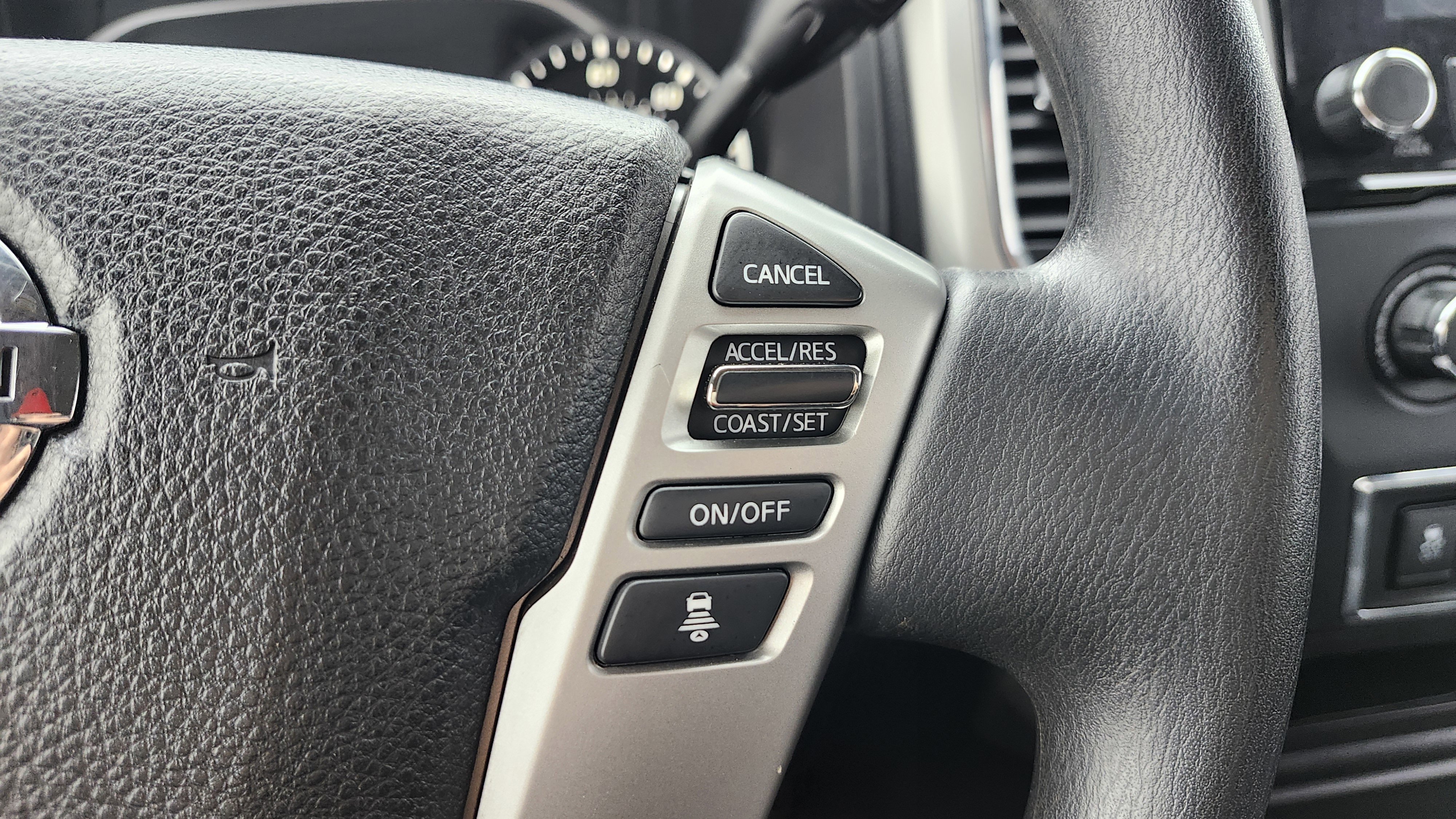 Used 2021 Nissan Titan SV w/ Accessory Utility Package image 31