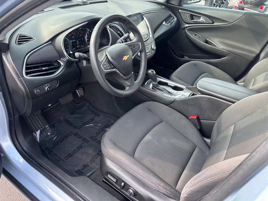Used 2017 Chevrolet Malibu LT w/ Driver Confidence Package image 6