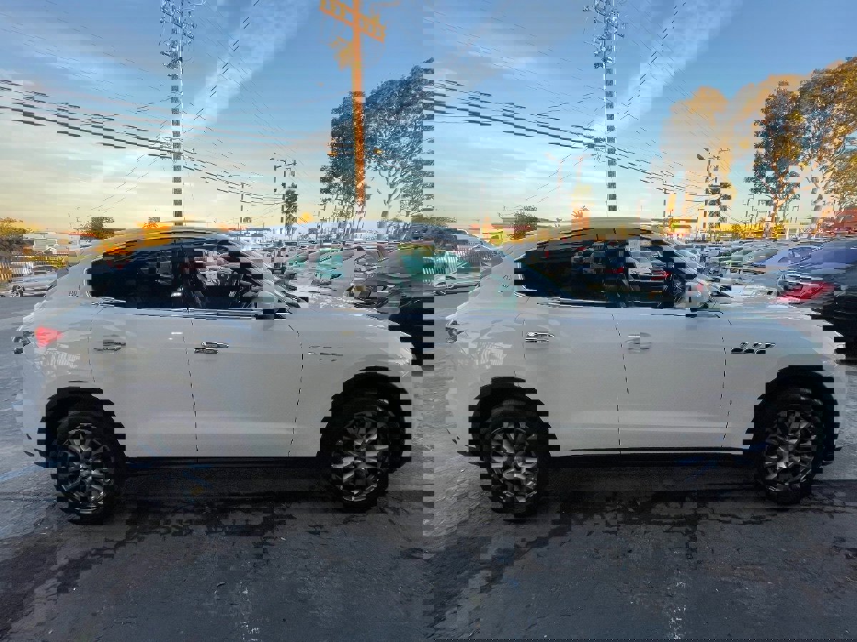 Used 2018 Maserati Levante image 4