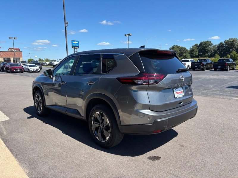 Used 2024 Nissan Rogue SV image 6