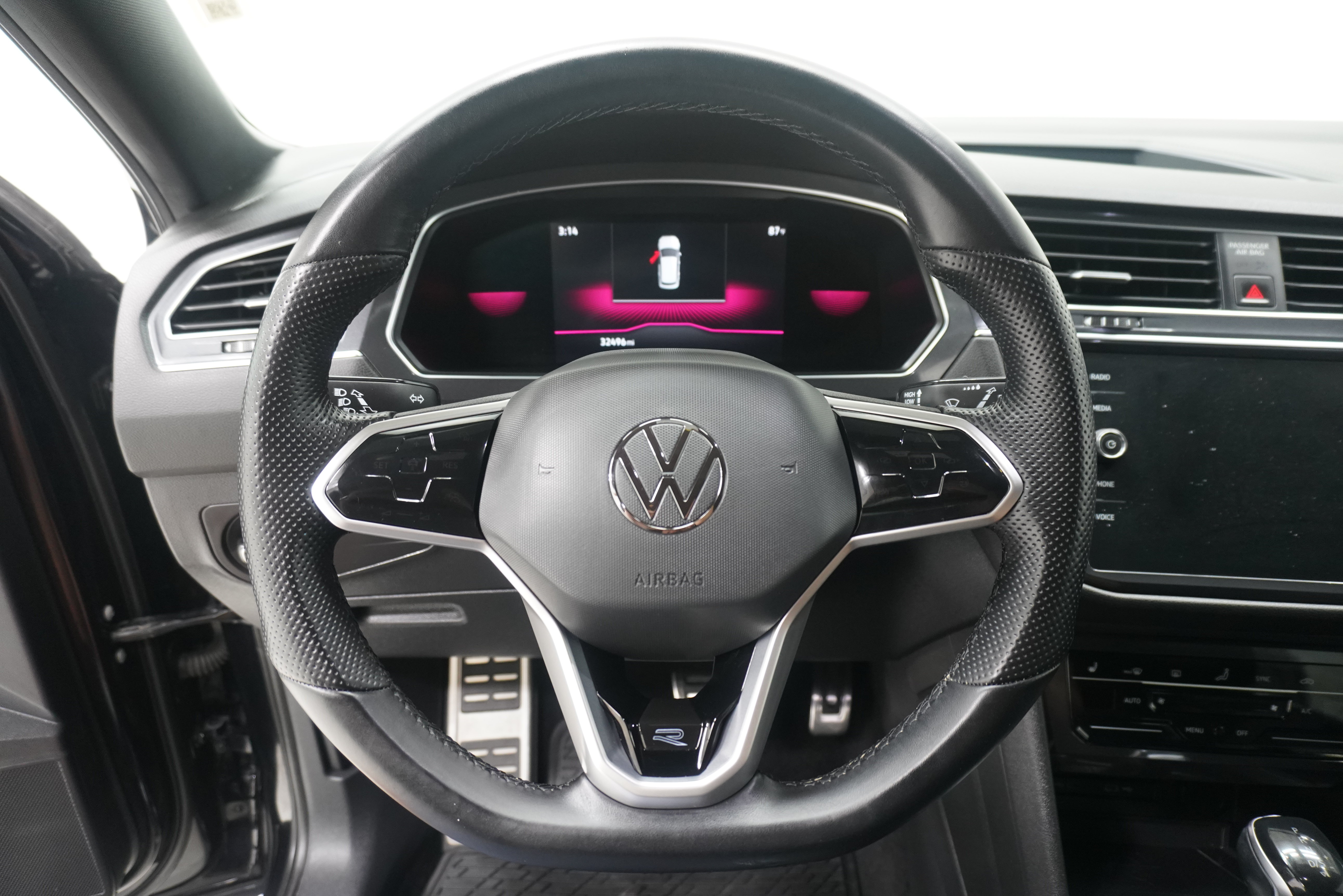 Used 2022 Volkswagen Tiguan SE R-Line AWD/4WD image 16