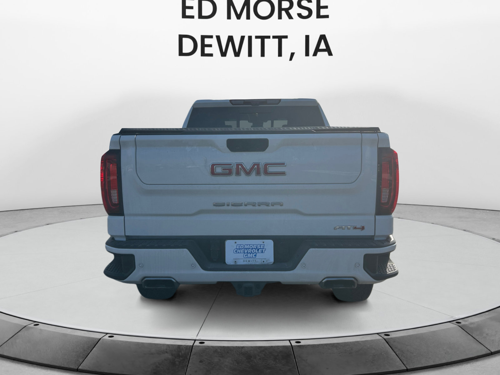 Used 2024 GMC Sierra 1500 AT4 w/ Technology Package image 4