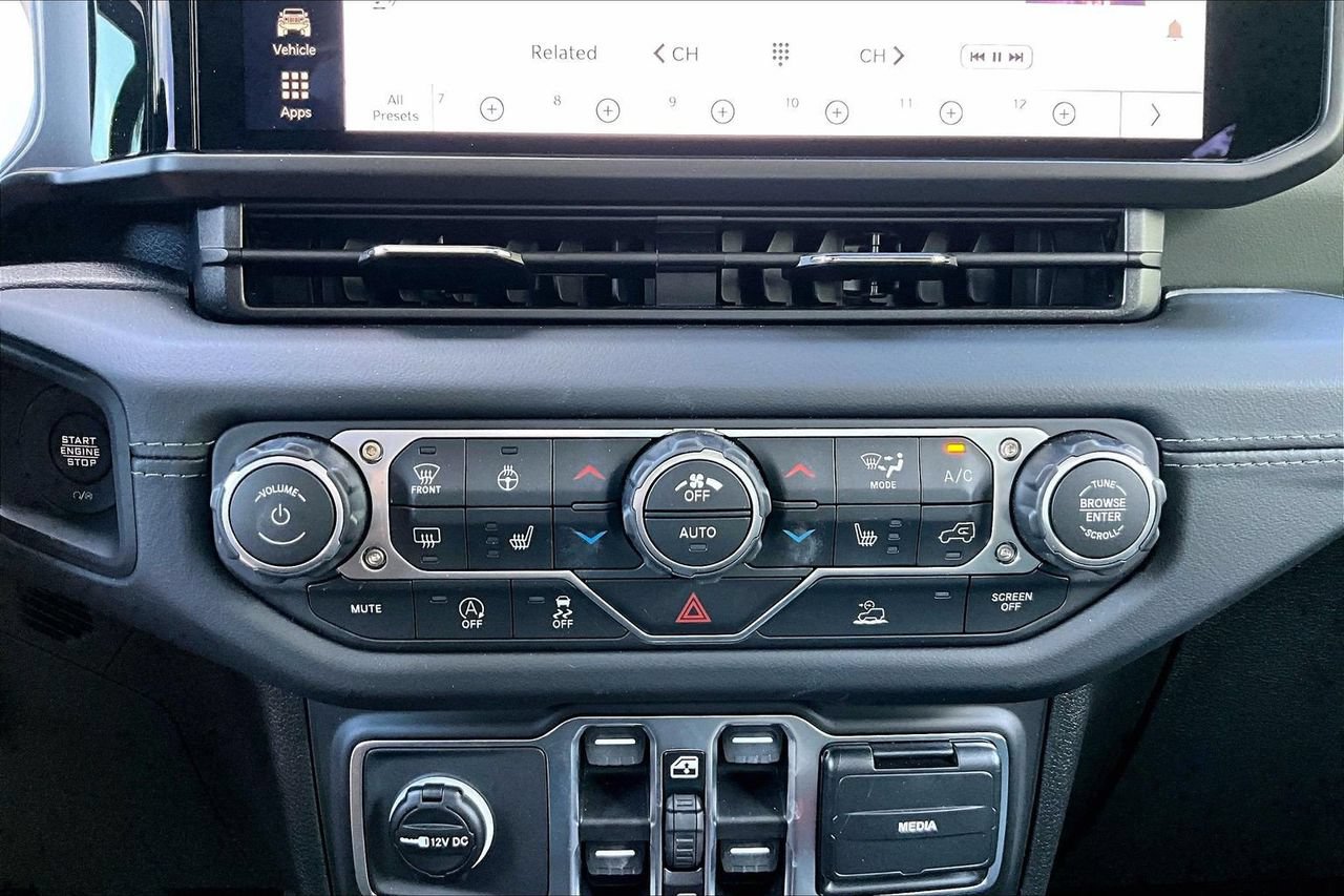 Certified 2026 Jeep Gladiator Mojave AWD/4WD image 17