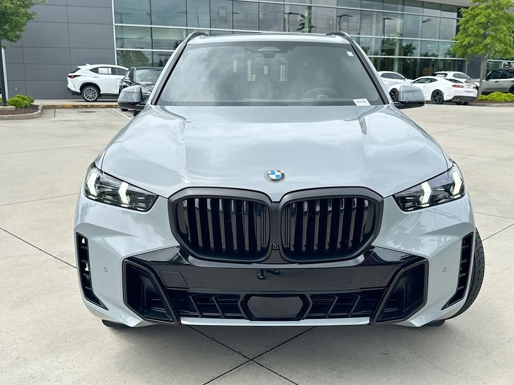 Used 2025 BMW X5 xDrive40i w/ M Sport Package AWD/4WD image 4