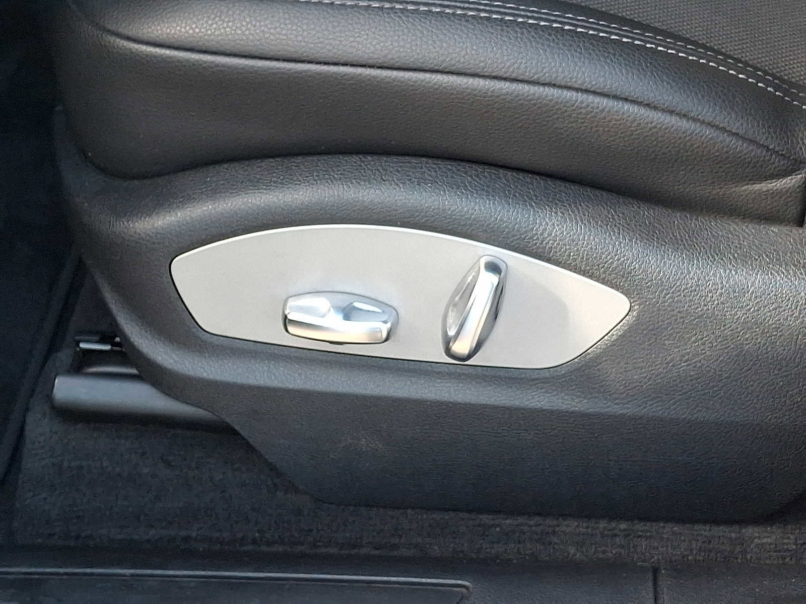Used 2022 Porsche Macan AWD/4WD image 10