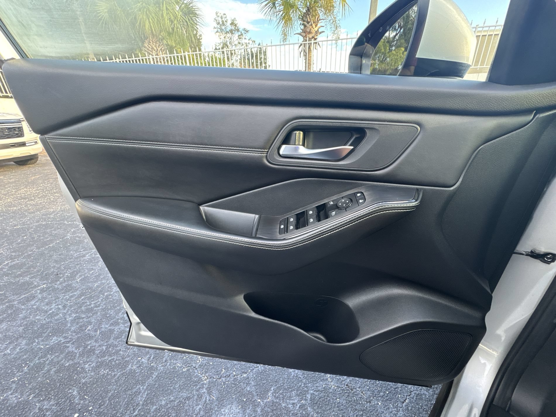 Used 2024 Nissan Rogue SV w/ SV Premium Package FWD image 30