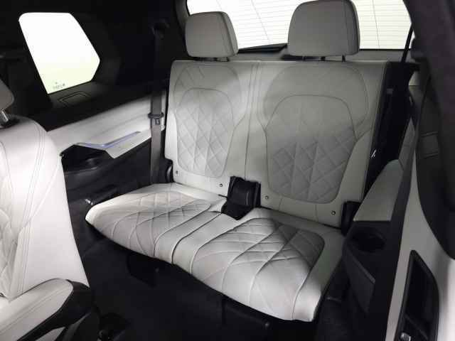Used 2024 BMW X7 xDrive40i w/ M Sport Package image 41