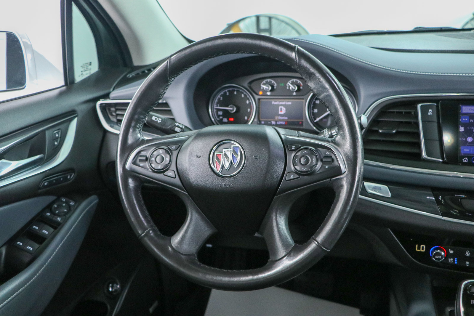 Used 2020 Buick Enclave Premium w/ Sun and Sites Package FWD image 12