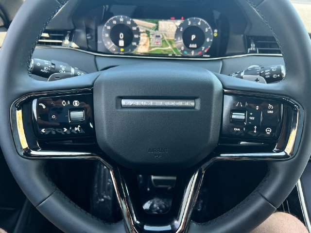 Used 2026 Land Rover Range Rover Evoque Dynamic SE AWD/4WD image 18