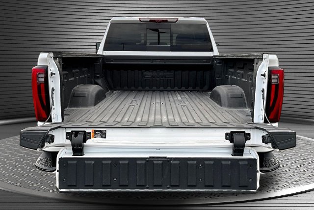 Used 2025 GMC Sierra 2500 Denali w/ Technology Package AWD/4WD image 7
