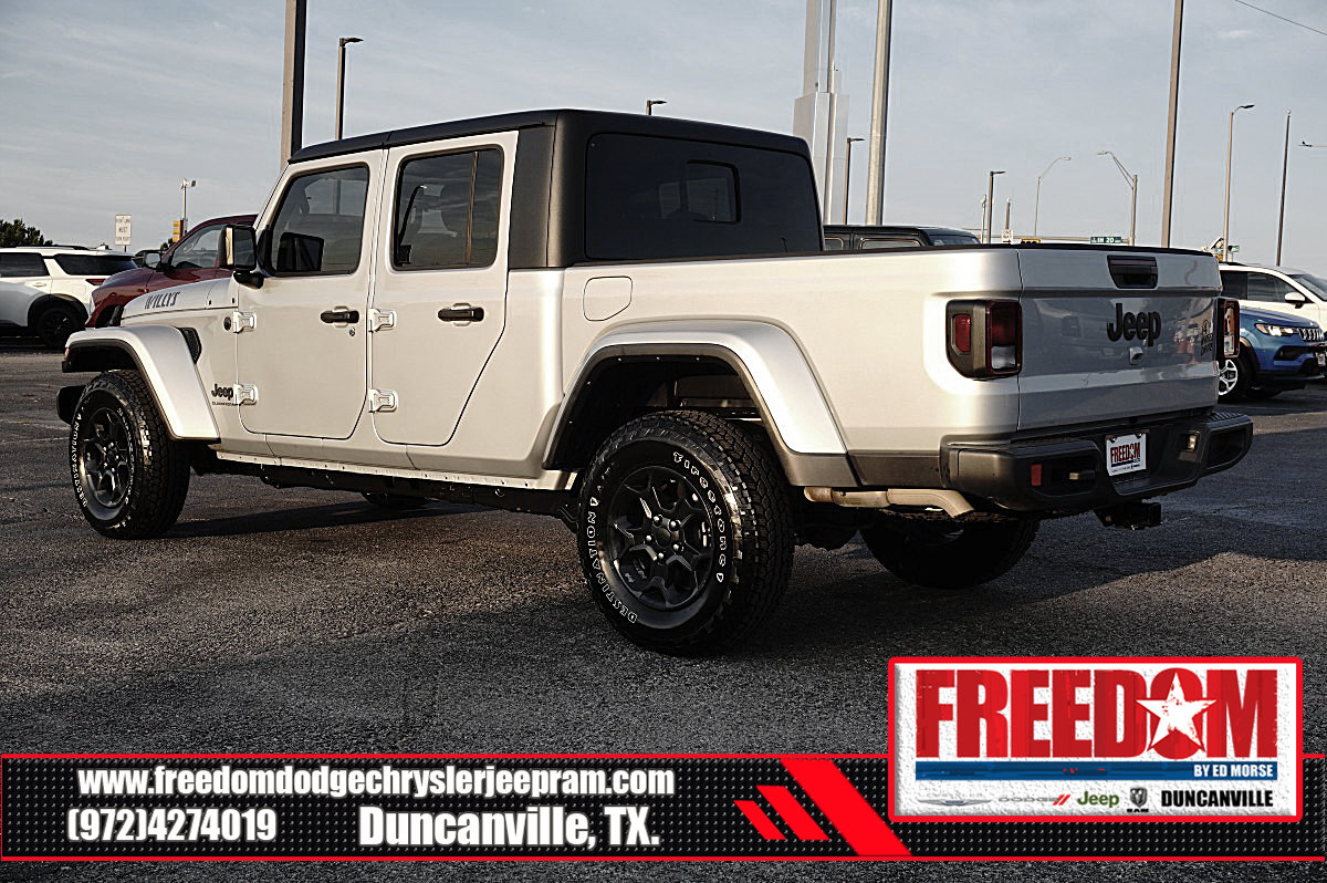 Used 2023 Jeep Gladiator Sport AWD/4WD image 3