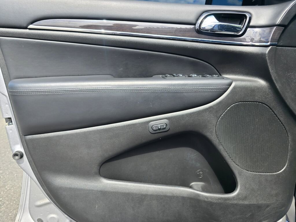 Used 2020 Jeep Grand Cherokee Overland image 28