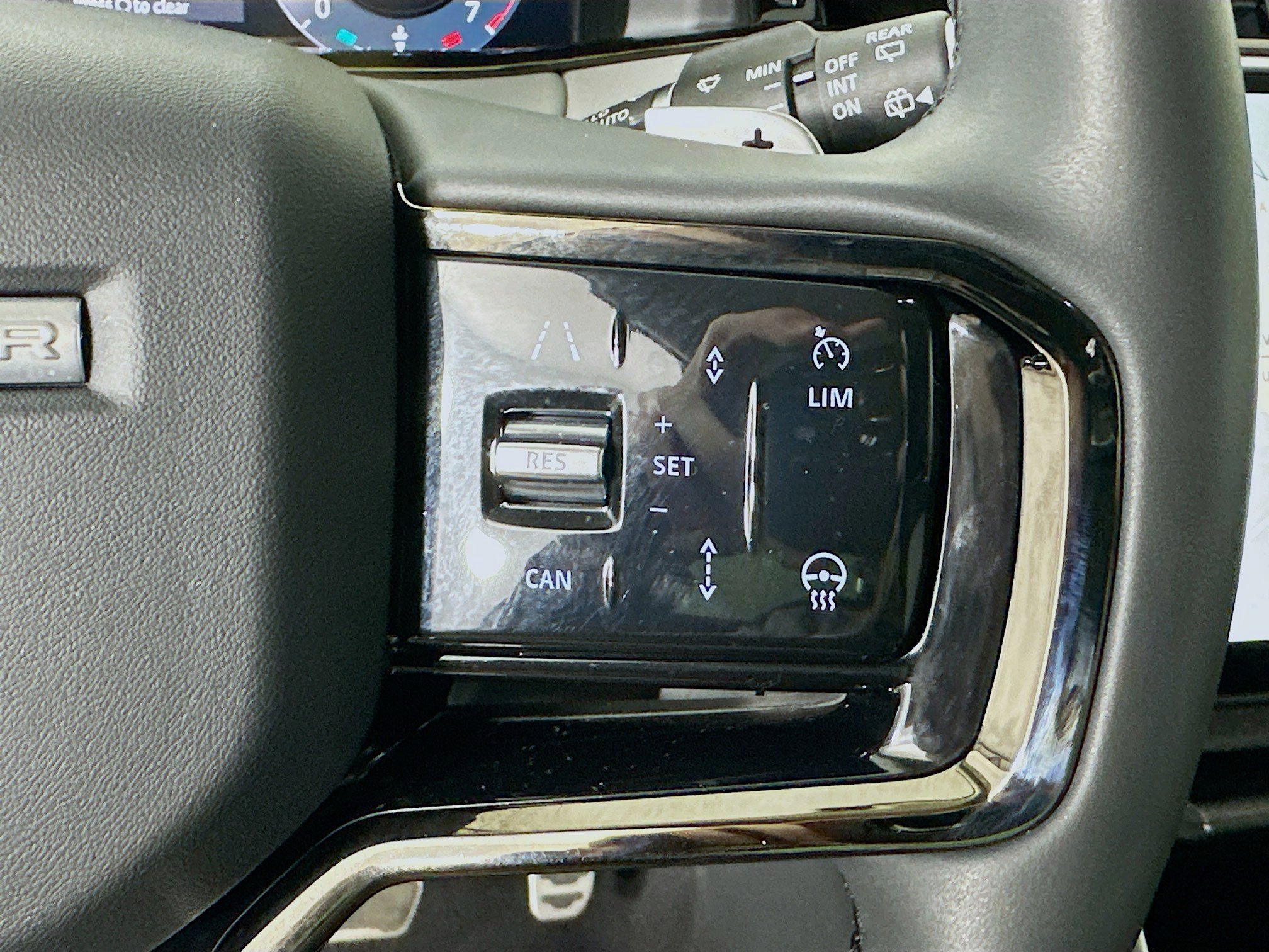 Used 2024 Land Rover Range Rover Evoque Dynamic SE image 14