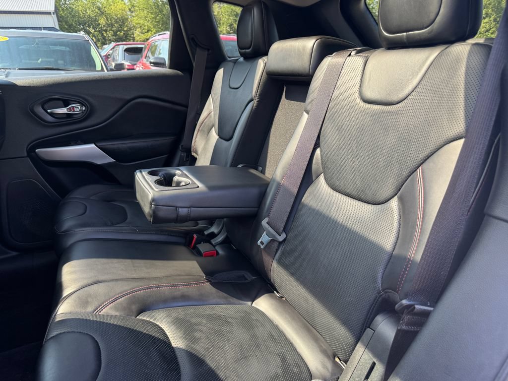 Used 2017 Jeep Cherokee Trailhawk AWD/4WD image 37