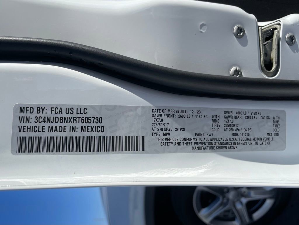 Used 2024 Jeep Compass Latitude image 40