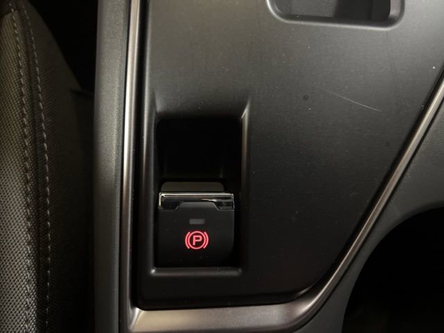 Used 2025 Subaru Crosstrek 2.0i Premium image 29