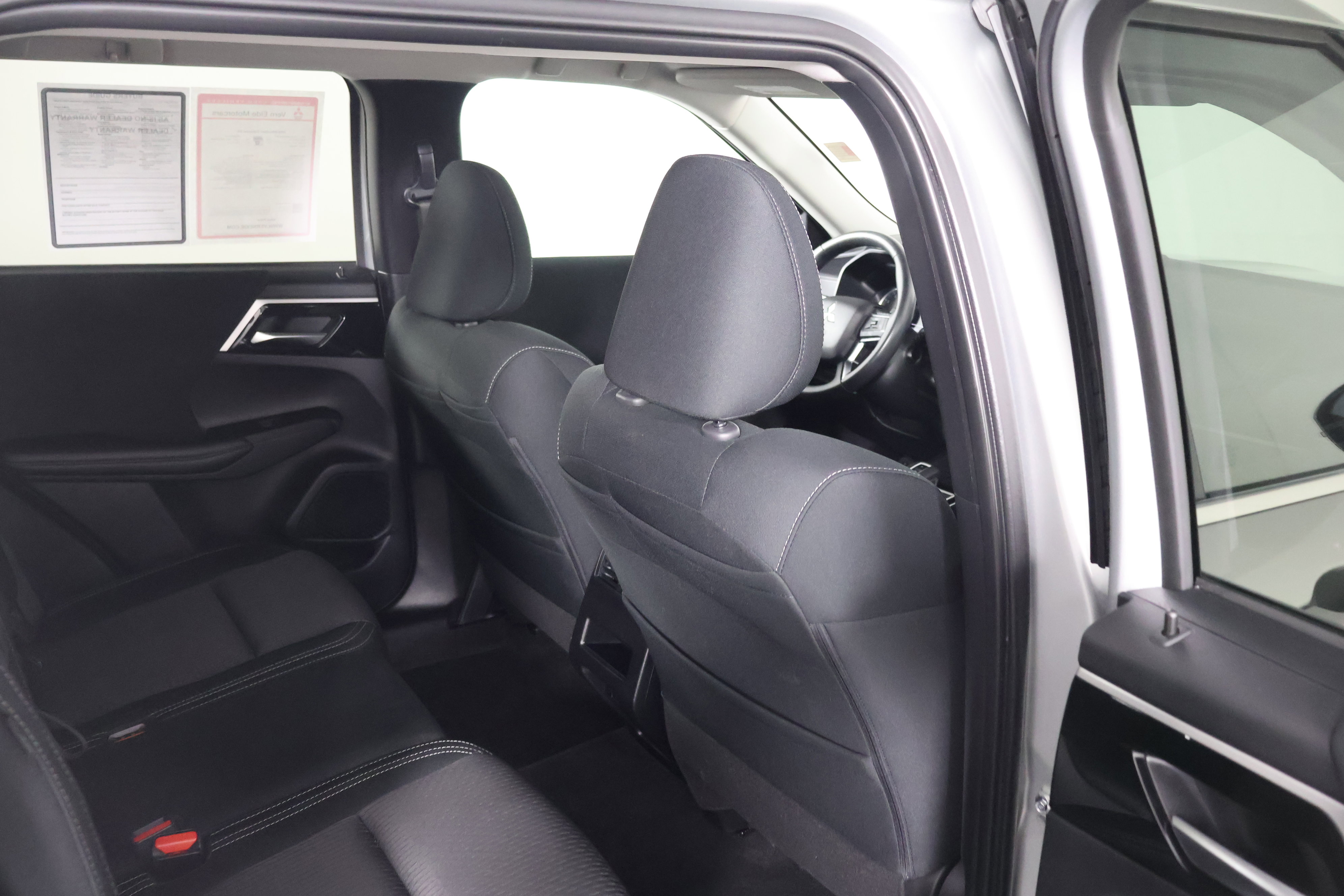 Used 2024 Mitsubishi Outlander ES image 43