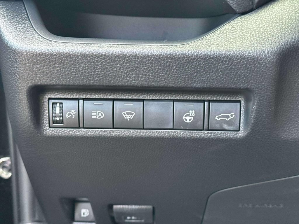 Used 2021 Toyota RAV4 SE w/ Weather & Moonroof Package AWD/4WD image 22