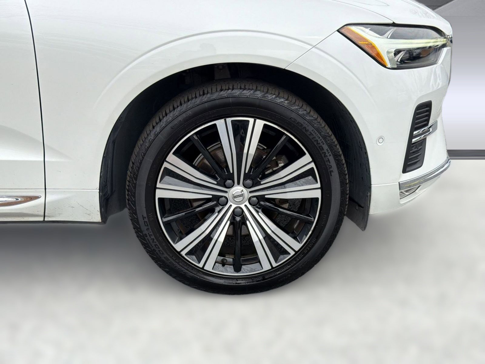 Certified 2023 Volvo XC60 B5 Plus w/ Protection Package Premier FWD image 11