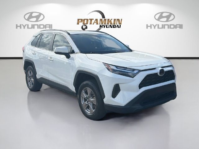 Used 2023 Toyota RAV4 XLE w/ Convenience Package FWD image 3