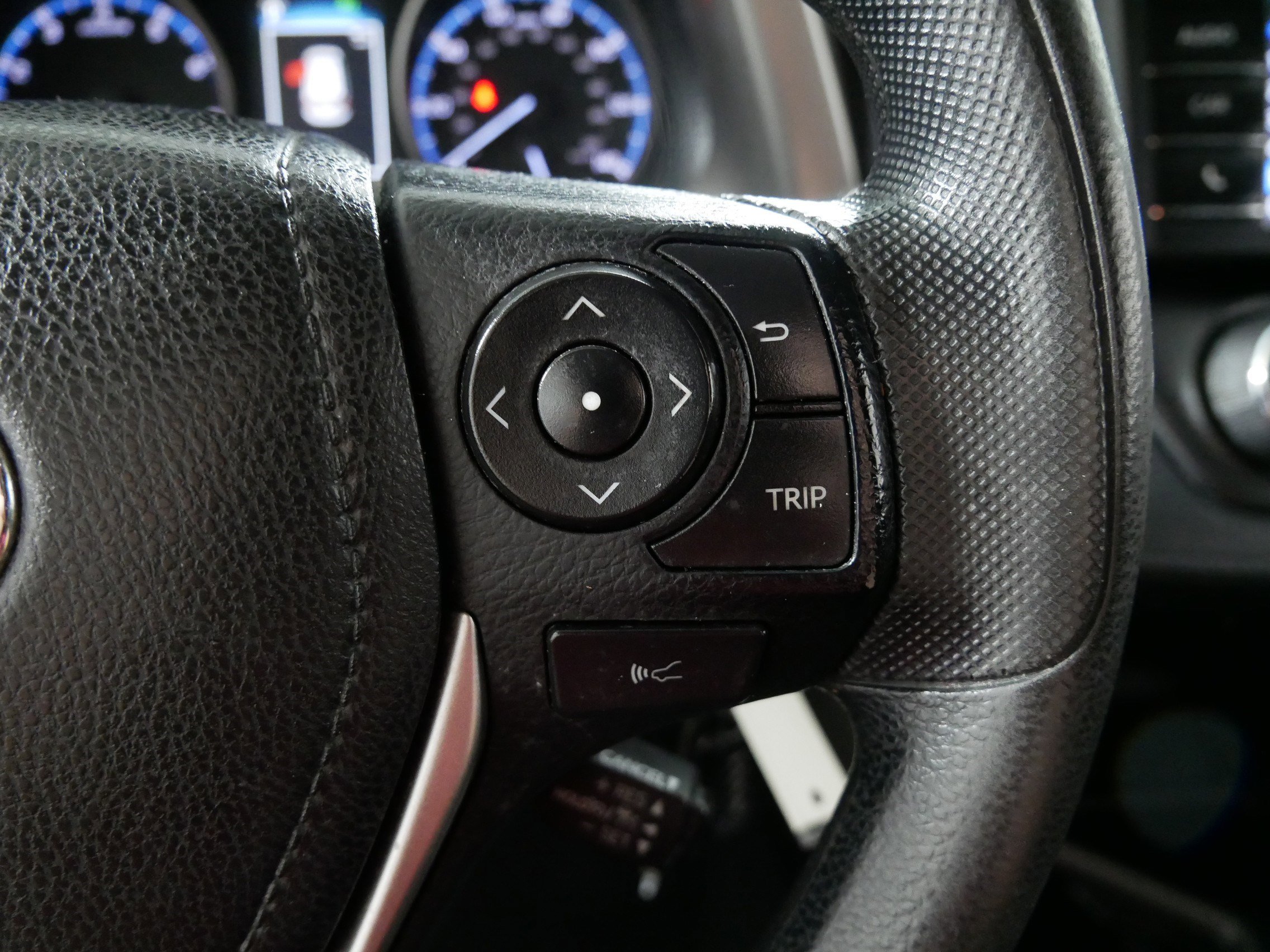 Used 2017 Toyota RAV4 LE w/ All Weather Liner Package AWD/4WD image 28
