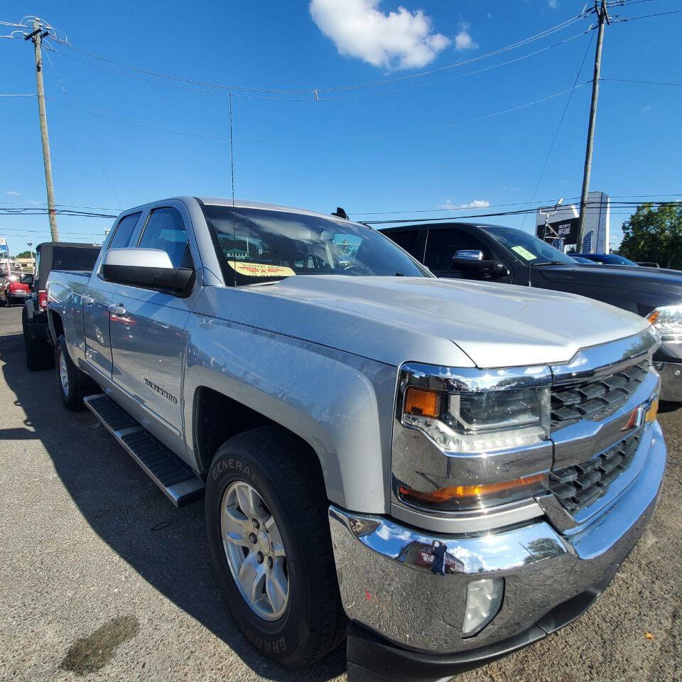 Used 2018 Chevrolet Silverado 1500 LT w/ All Star Edition image 3