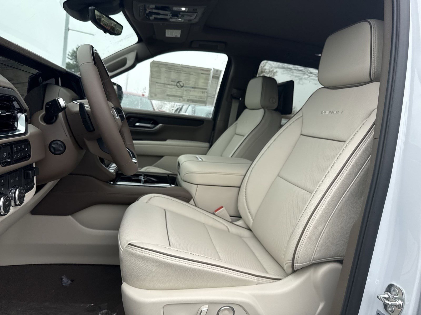 New 2026 GMC Yukon Denali w/ Denali Reserve Package AWD/4WD image 11