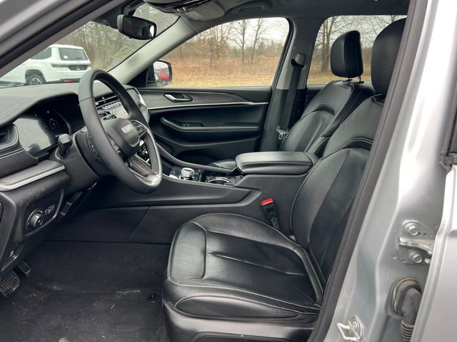 Used 2023 Jeep Grand Cherokee L Limited w/ Black Appearance Package image 3