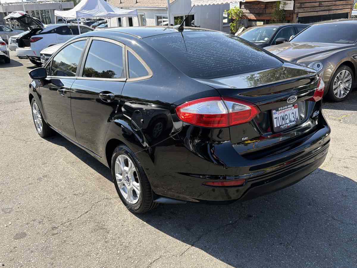 Used 2016 Ford Fiesta SE FWD image 4