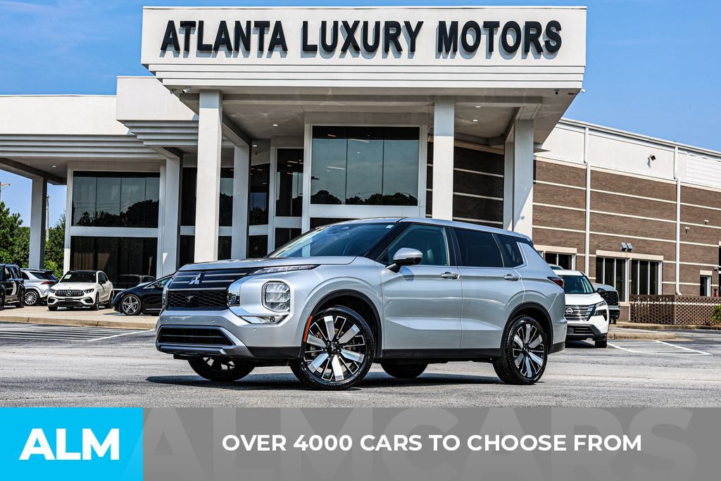 Used 2025 Mitsubishi Outlander SE FWD image 2