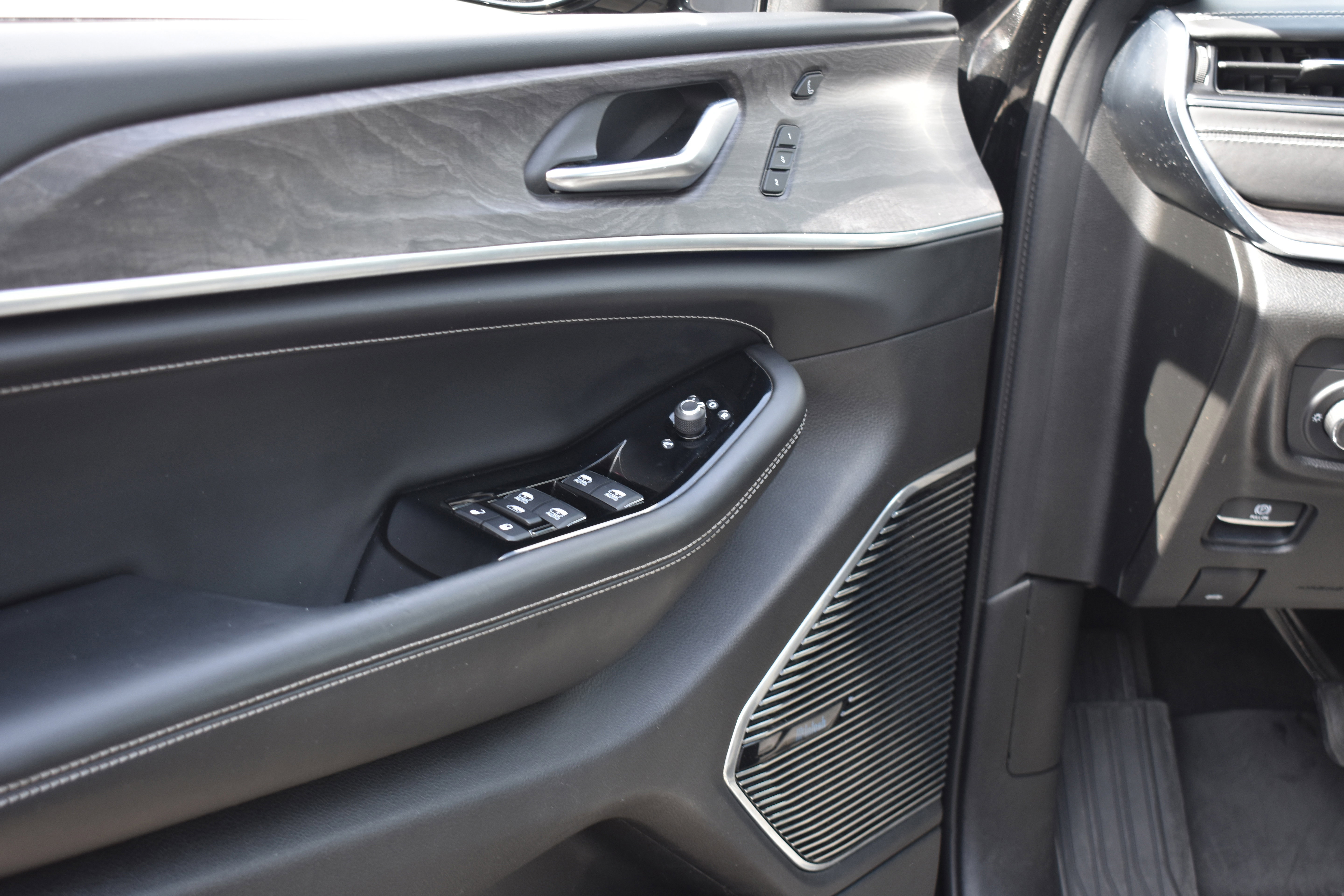 Used 2021 Jeep Grand Cherokee L Overland w/ Luxury Tech Group IV image 24