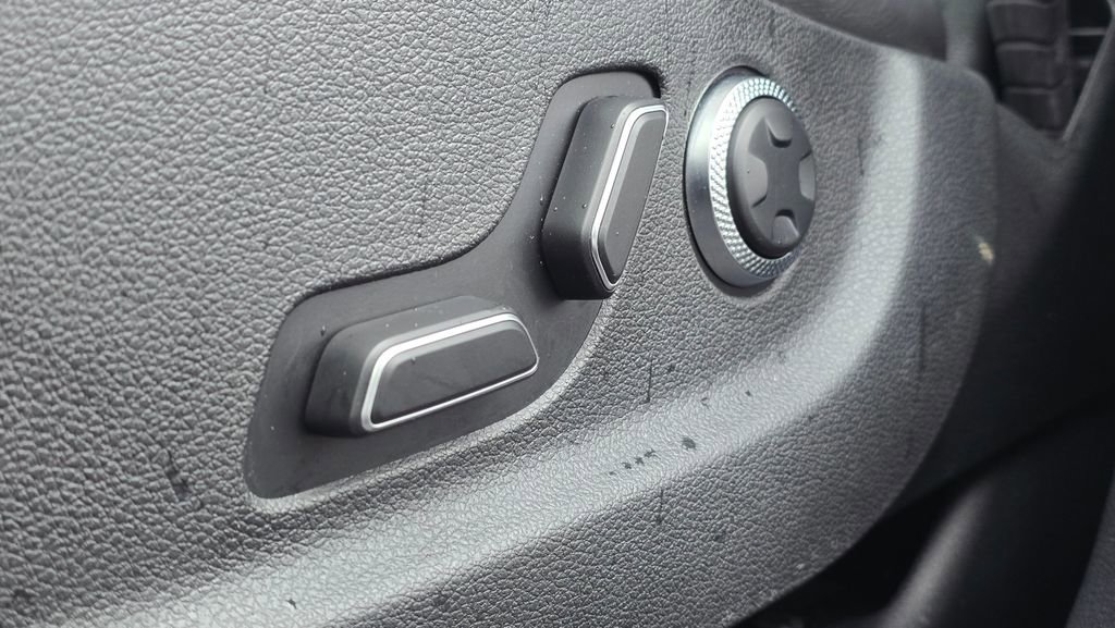 Used 2025 Genesis GV70 2.5T image 59