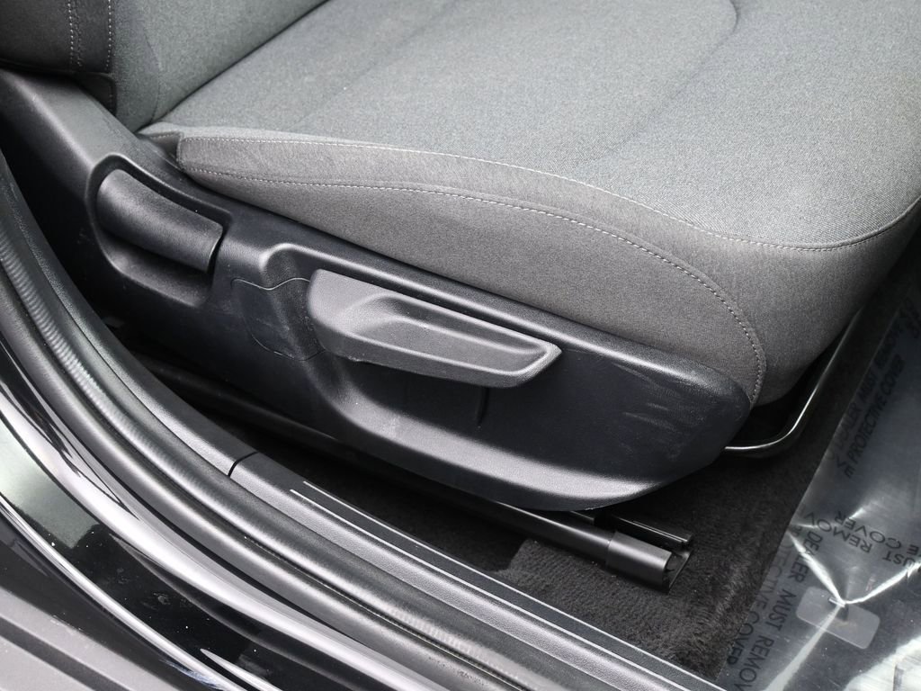 Used 2025 Kia K4 LX image 44