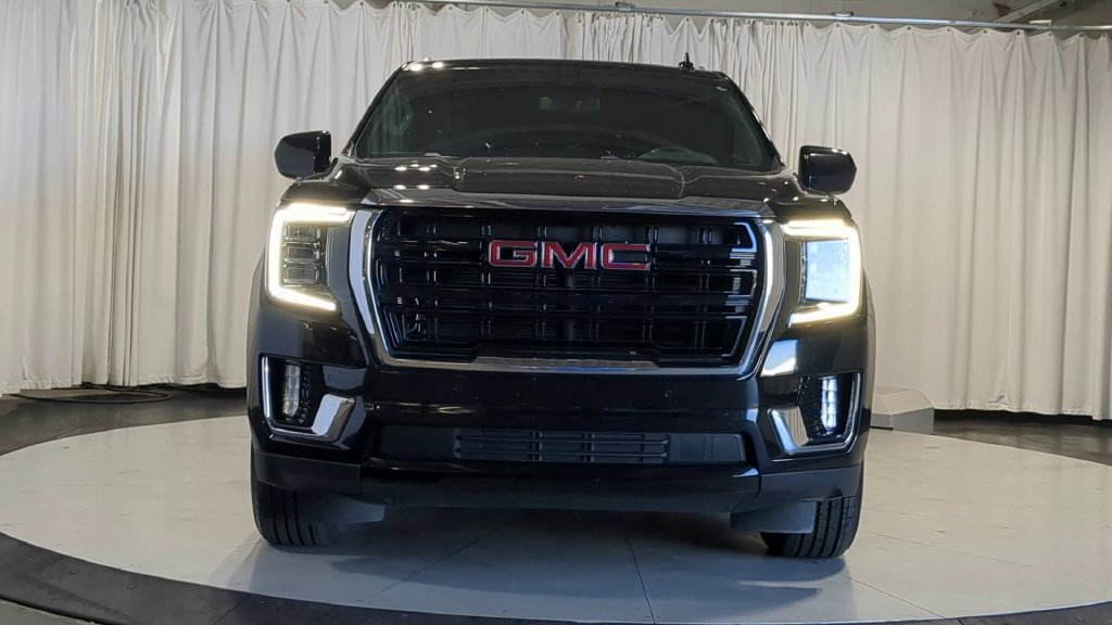 Used 2023 GMC Yukon SLE AWD/4WD image 3